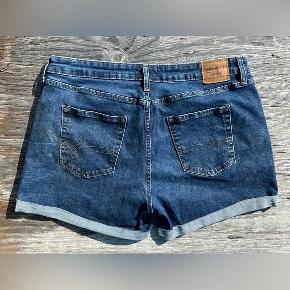 Denizen From Levi’s Mid Rise Jean Shorts Sz 32 - Picture 3 of 4